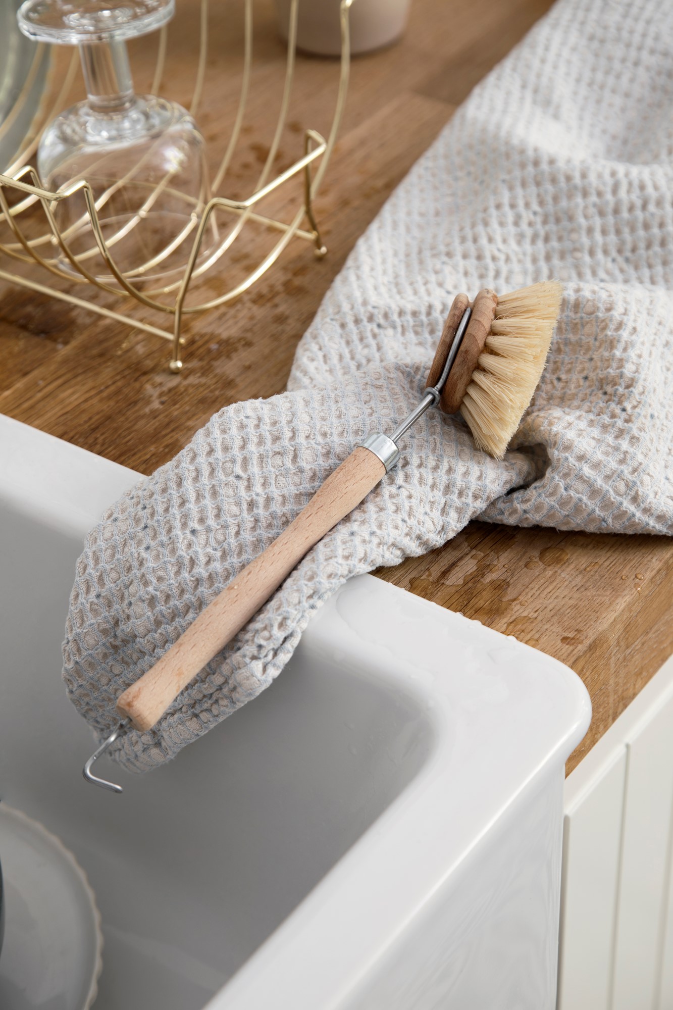 Dish brush
