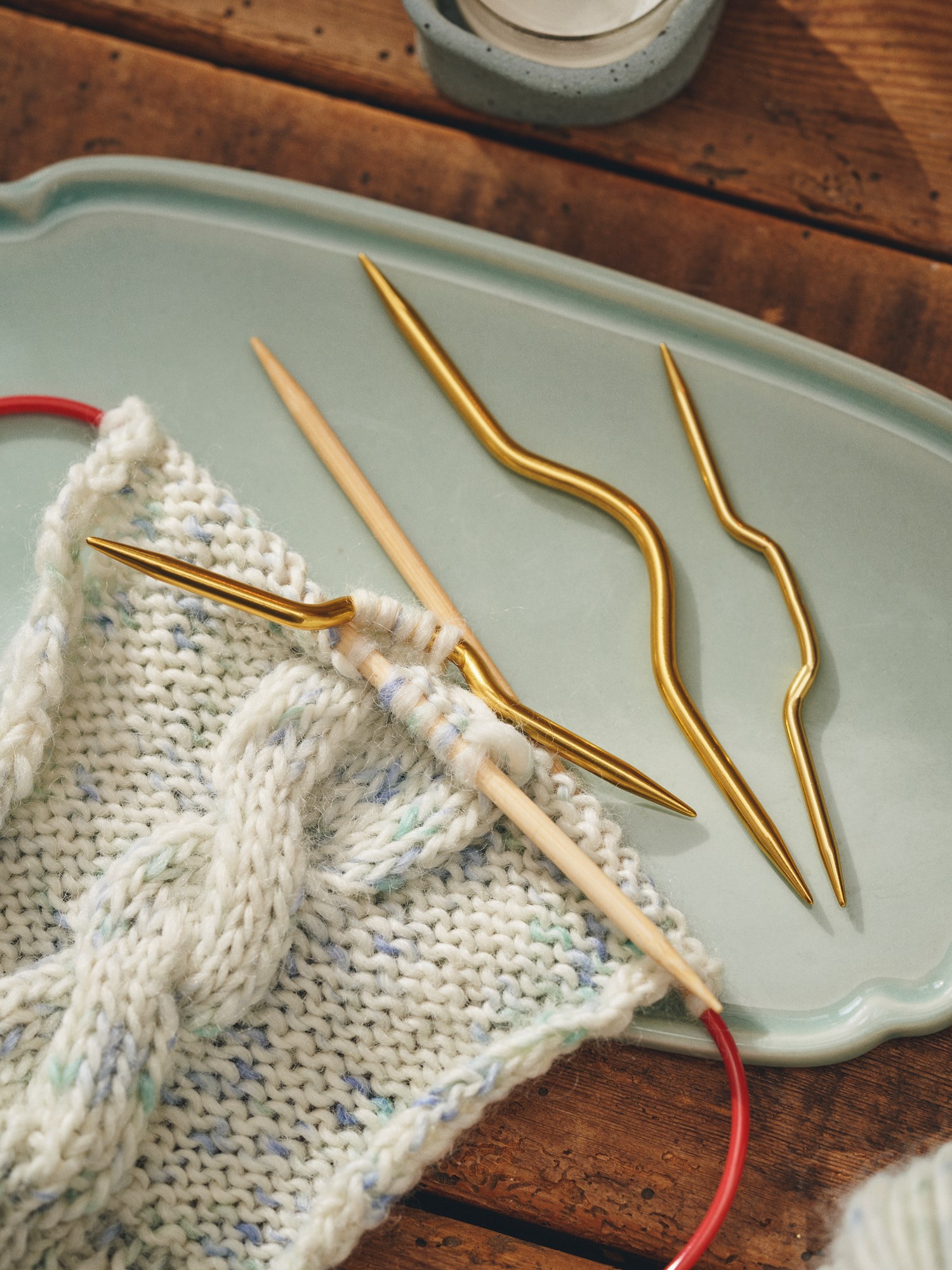 Cable knitting needles