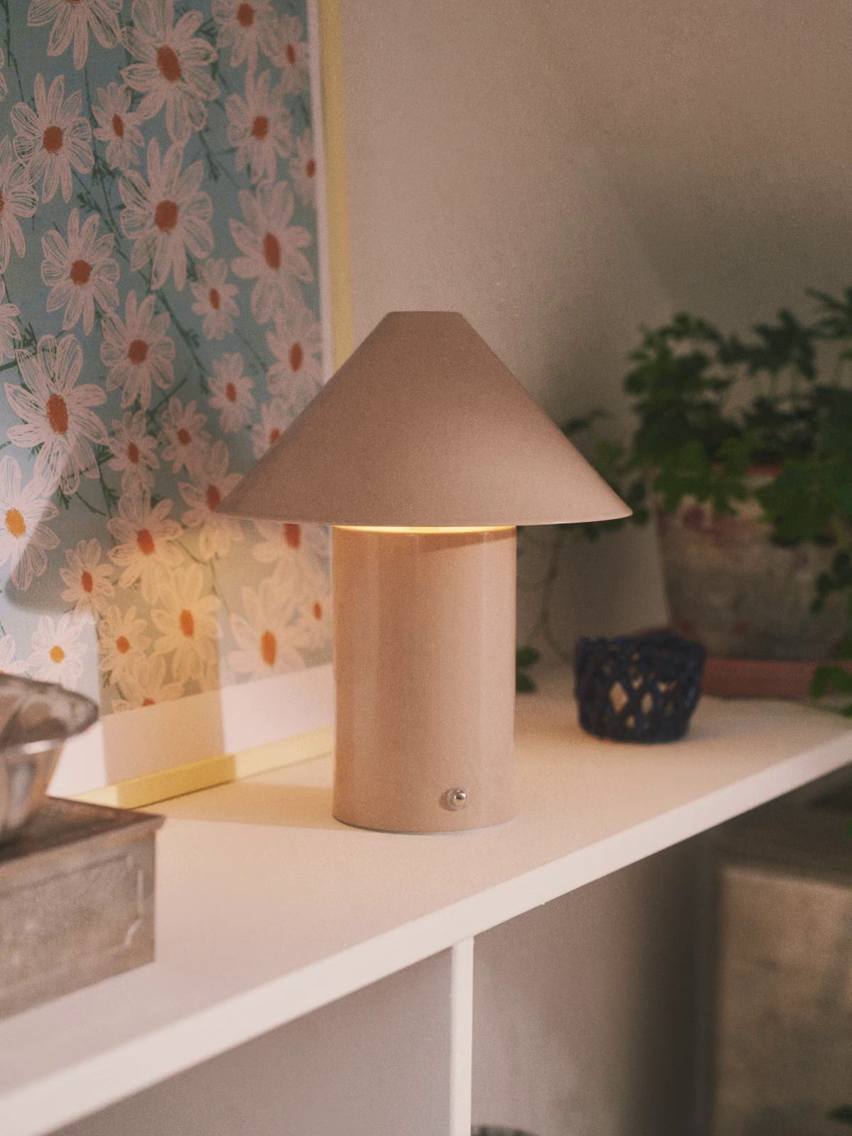 Table lamp