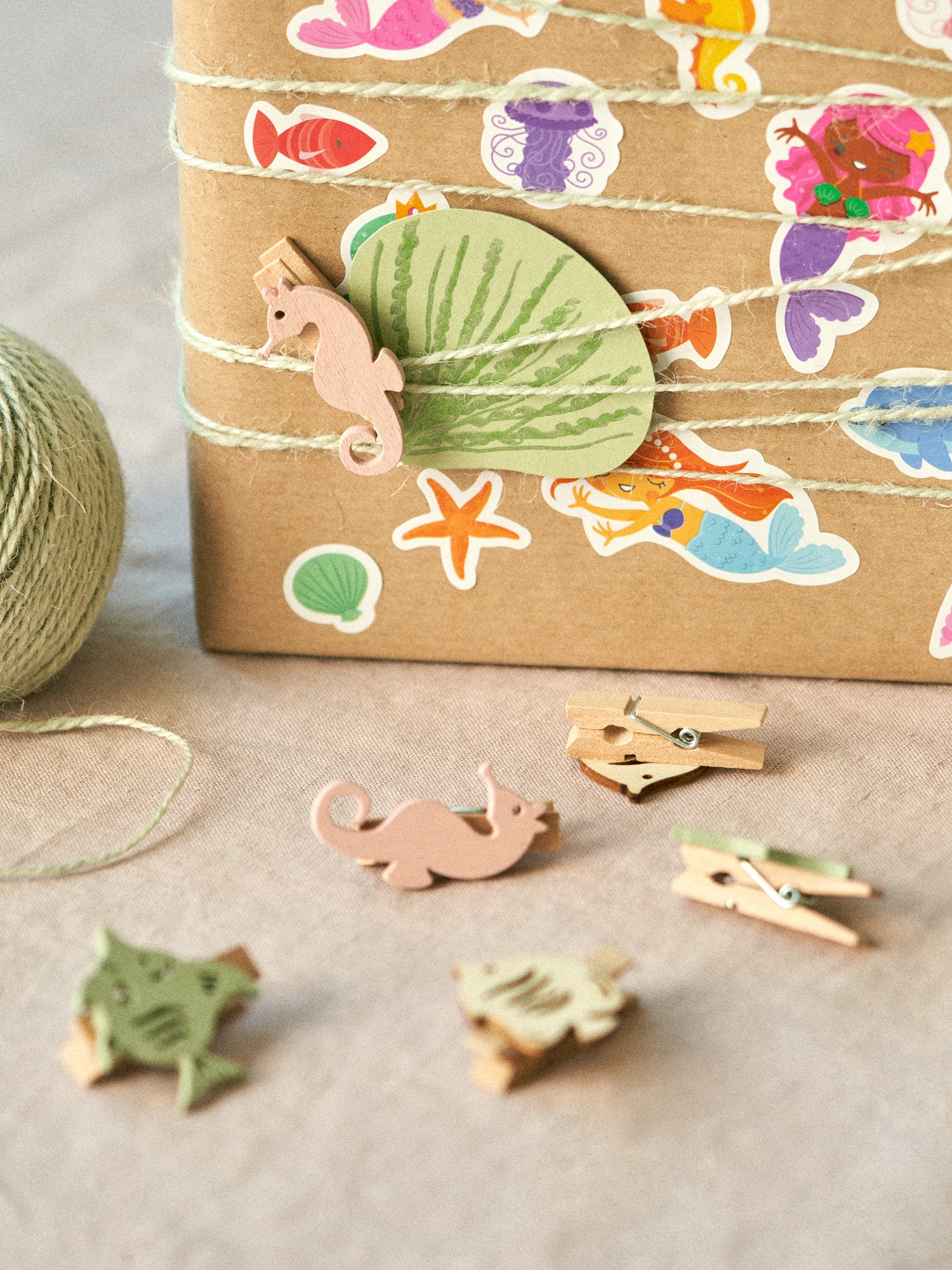 Wooden pegs 6-pack