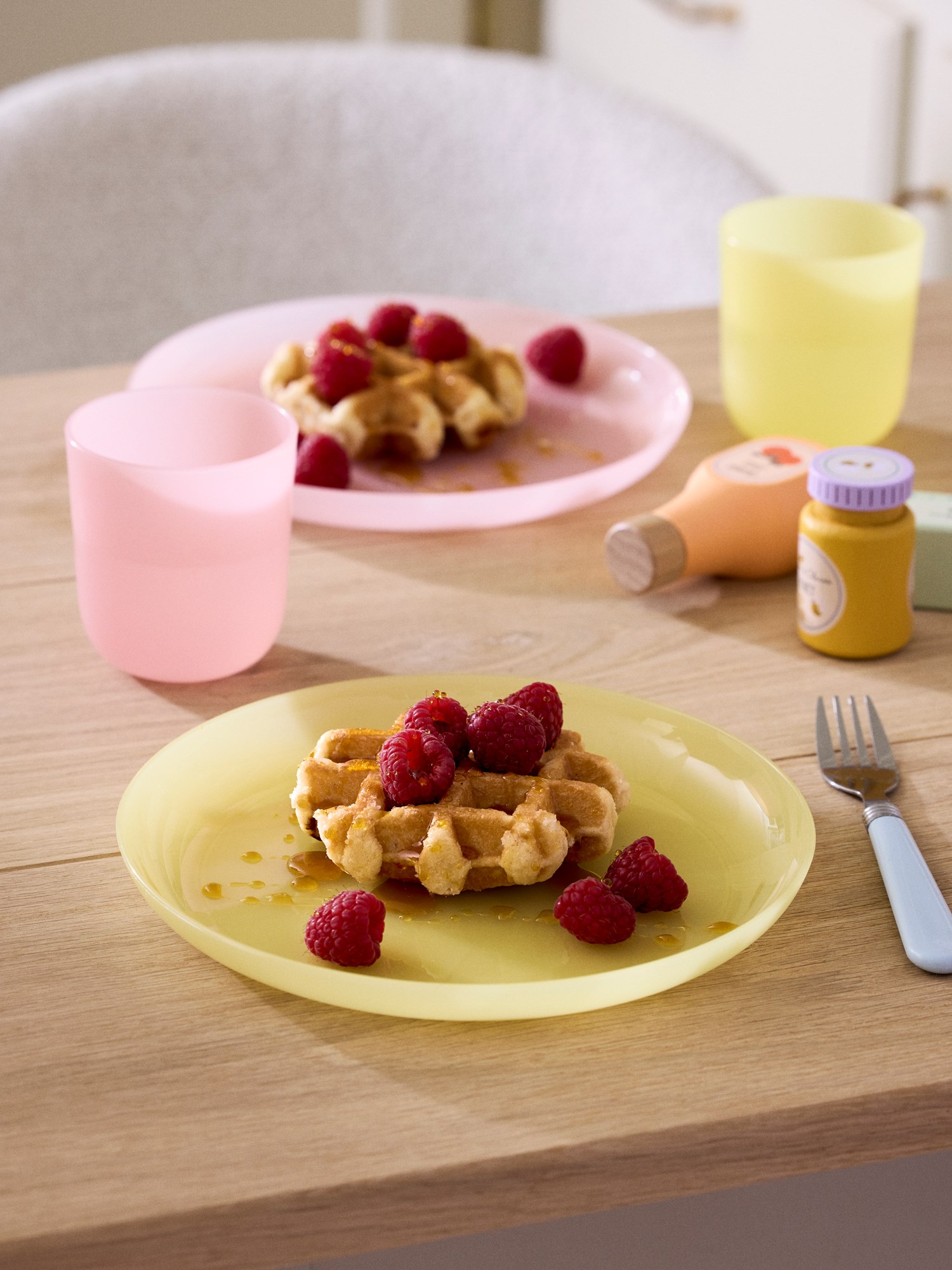 Reusable plastic plates for children