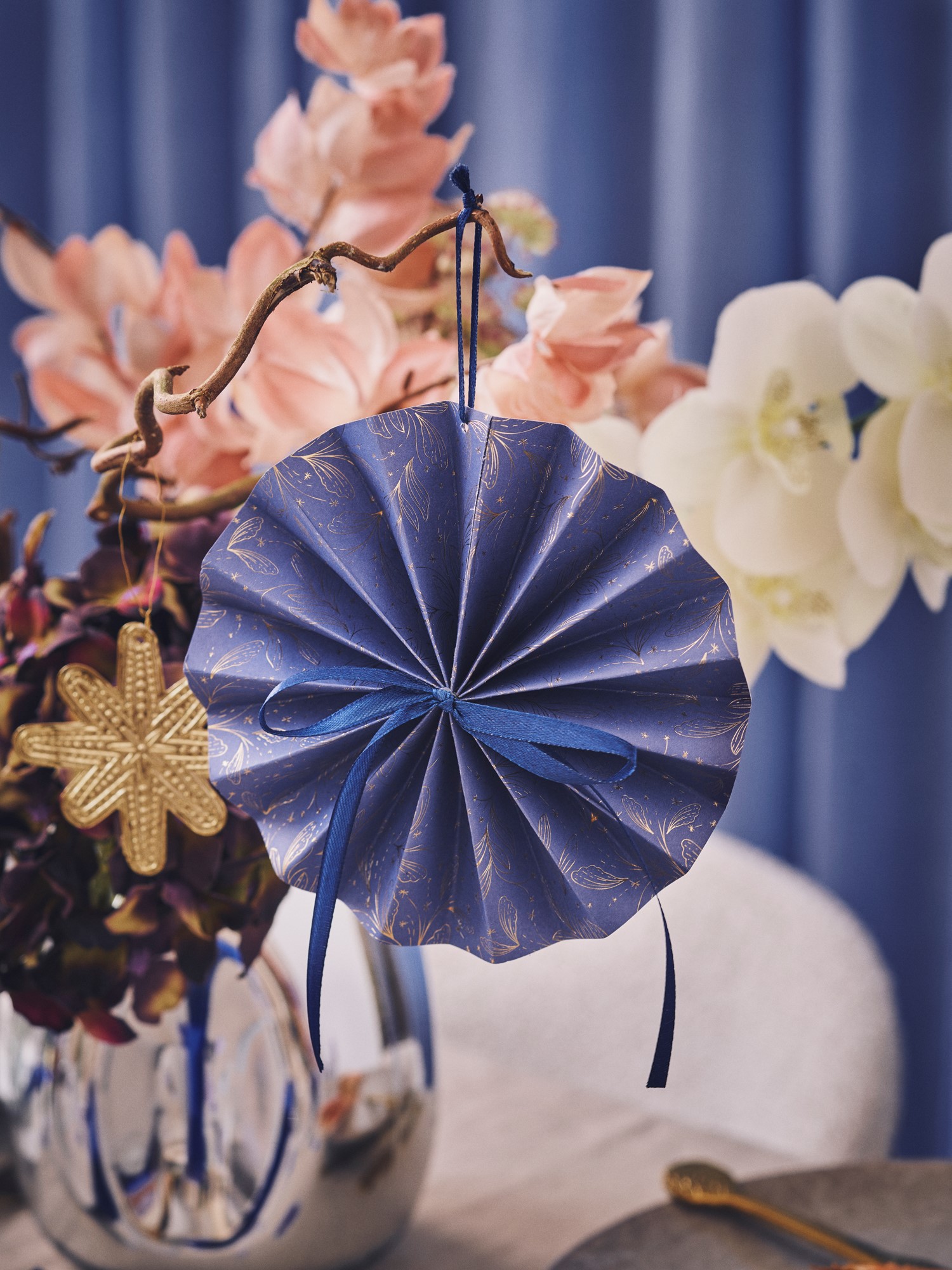 Hanging rosette