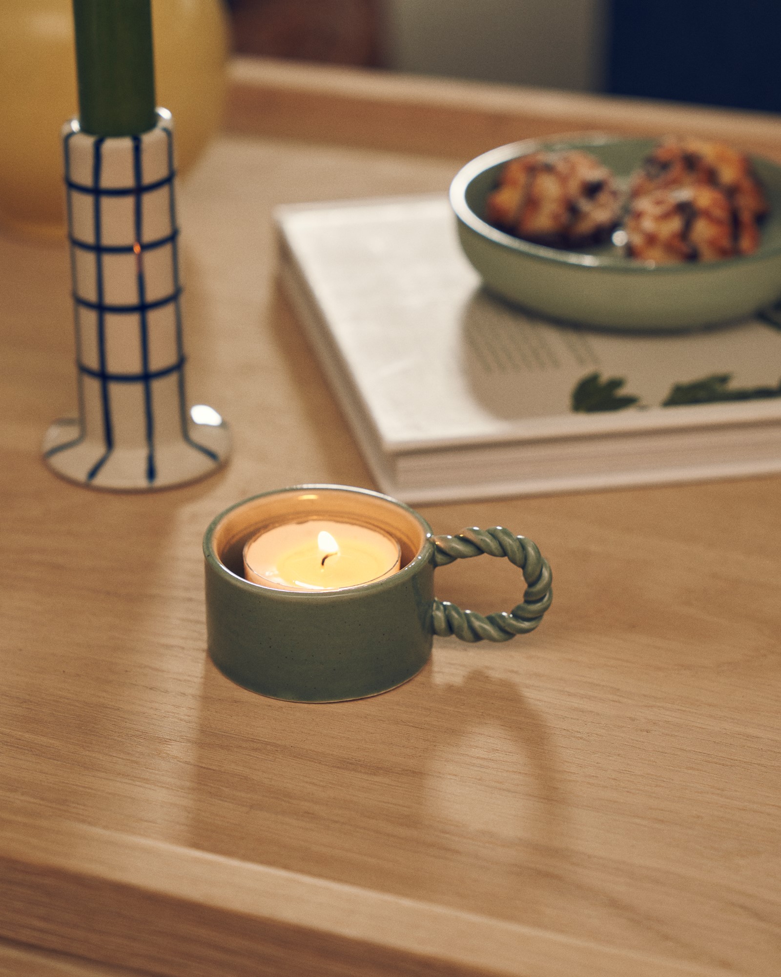 Tealight holder
