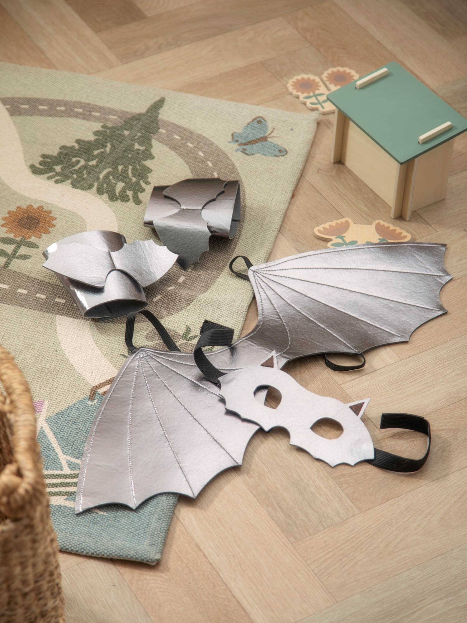Dress-up wings bat