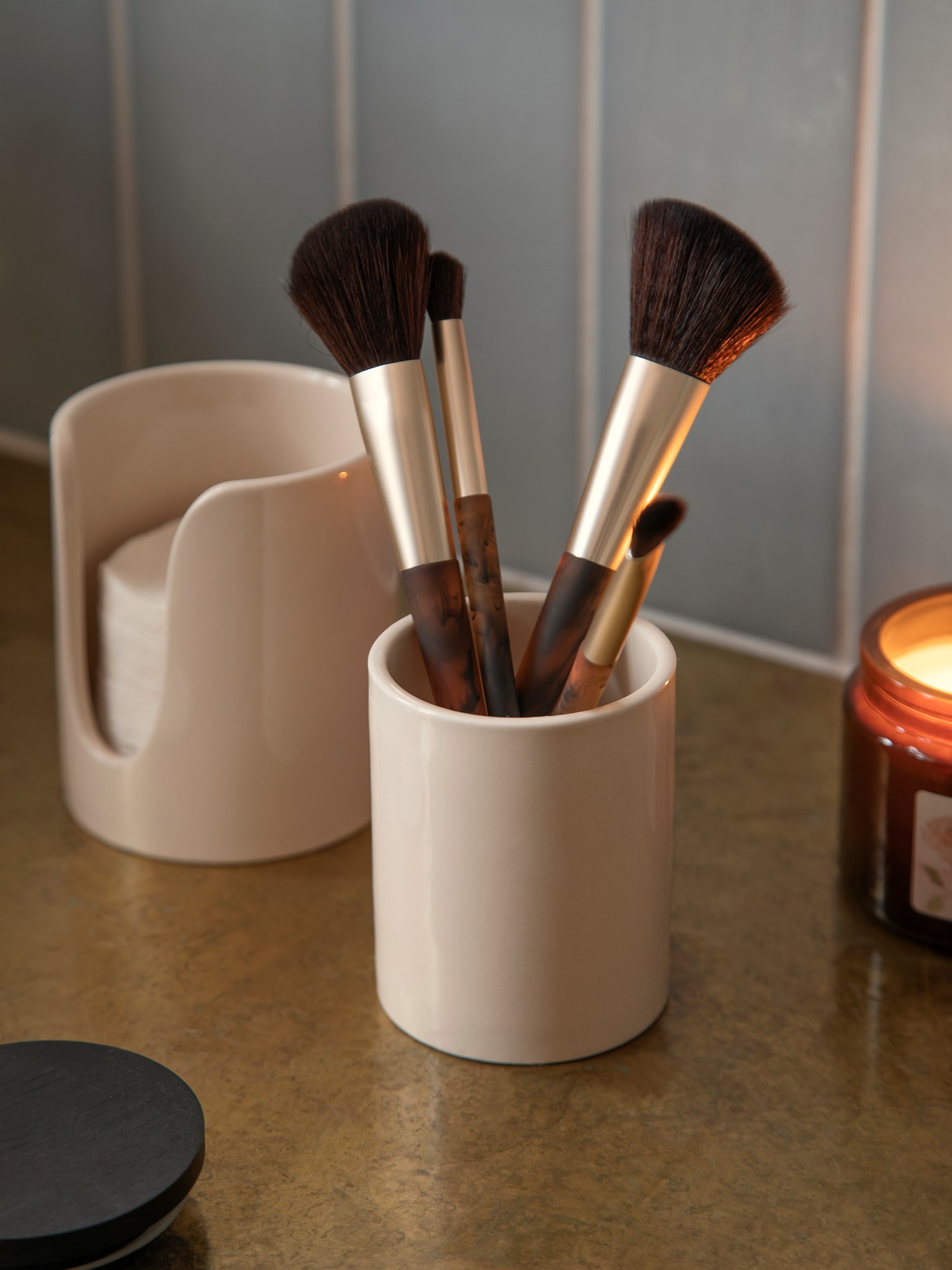 Cotton swab holder