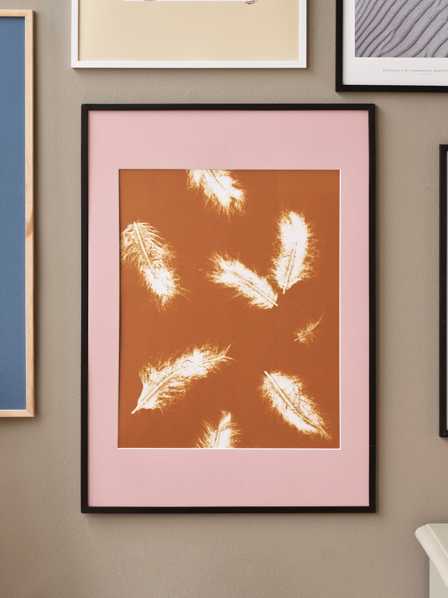 Poster Feather Dark Mustard 40 x 50