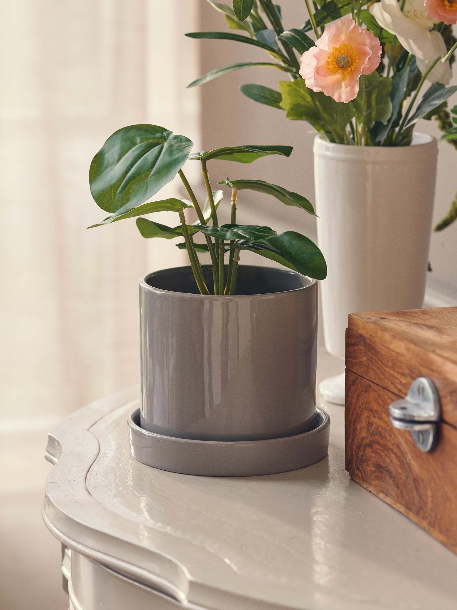 Flowerpot with saucer