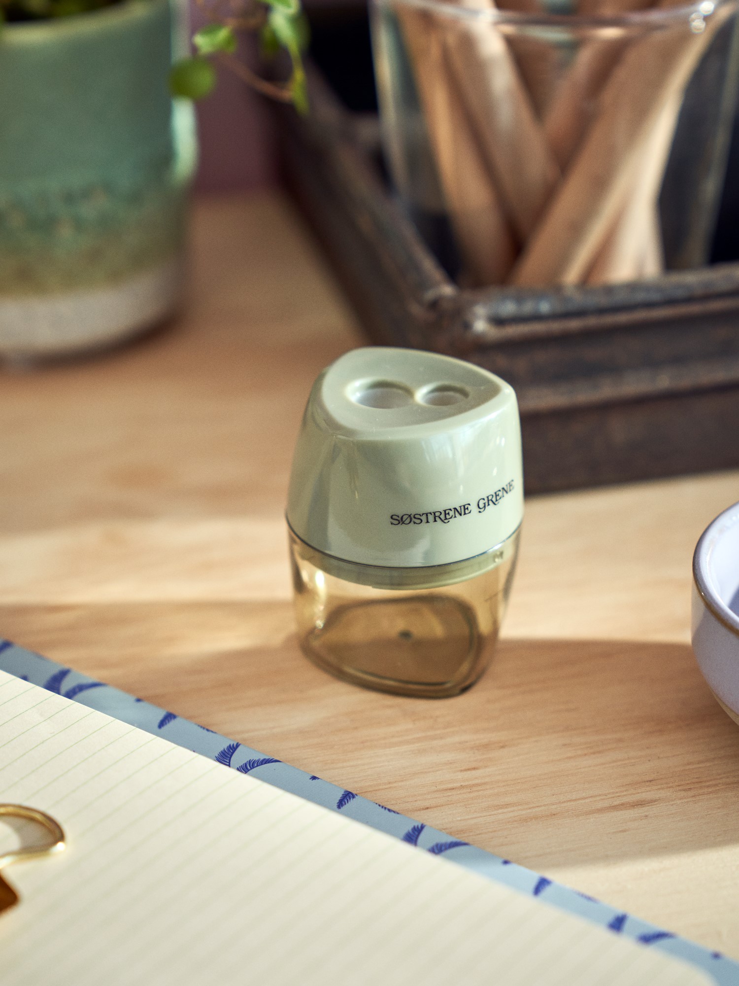 Triangular pencil sharpener