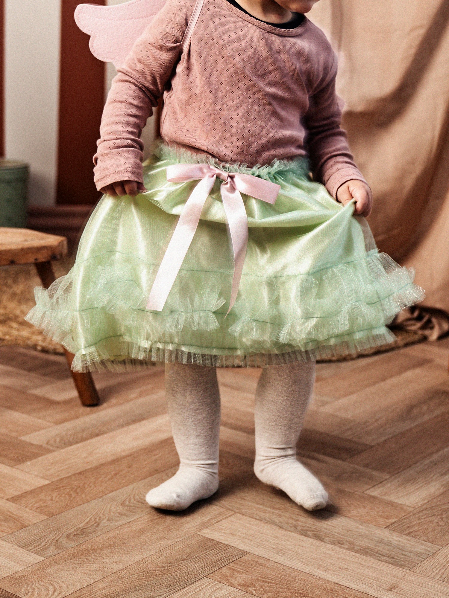 Dress-up skirt ballerina