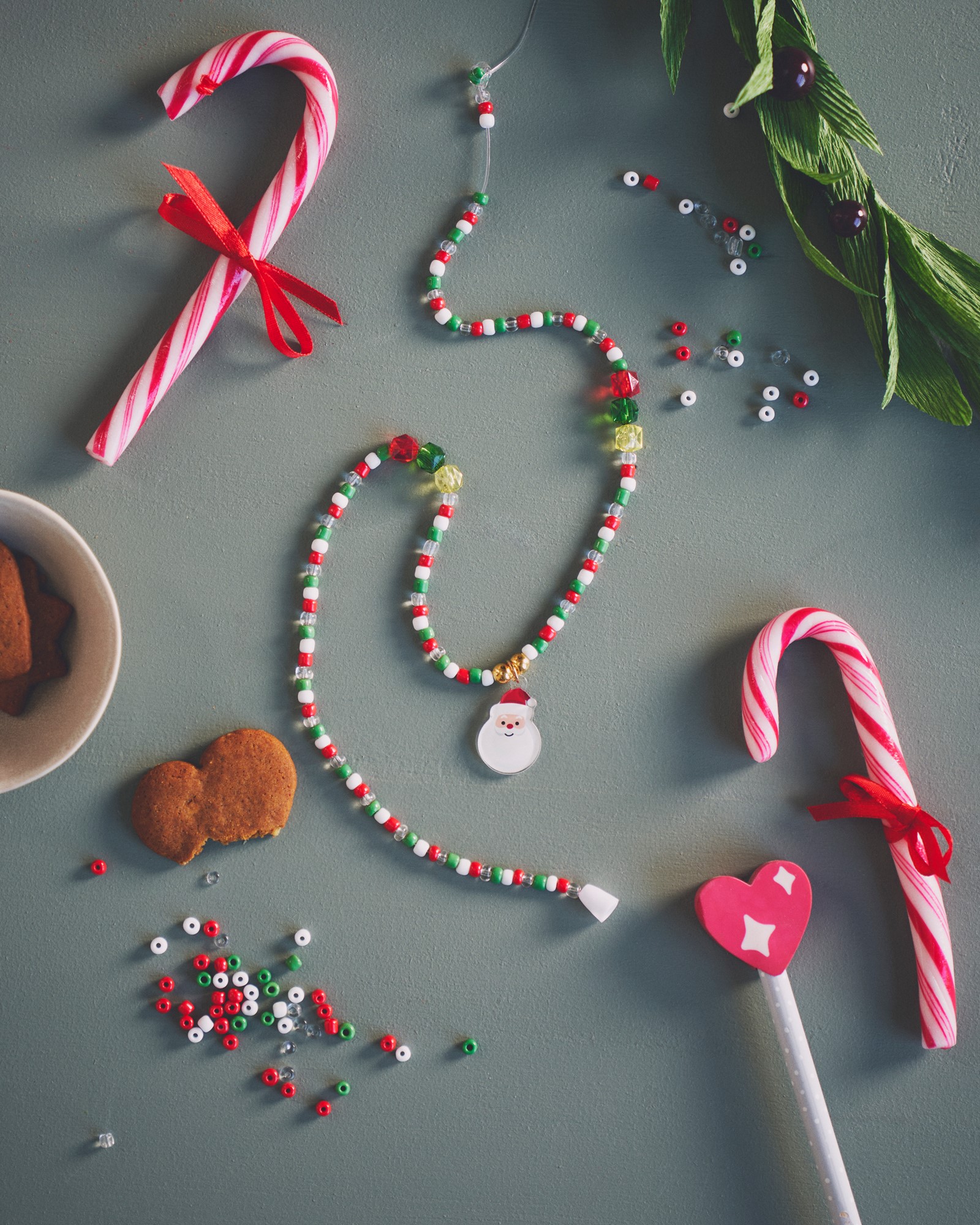 DIY Christmas necklace kit