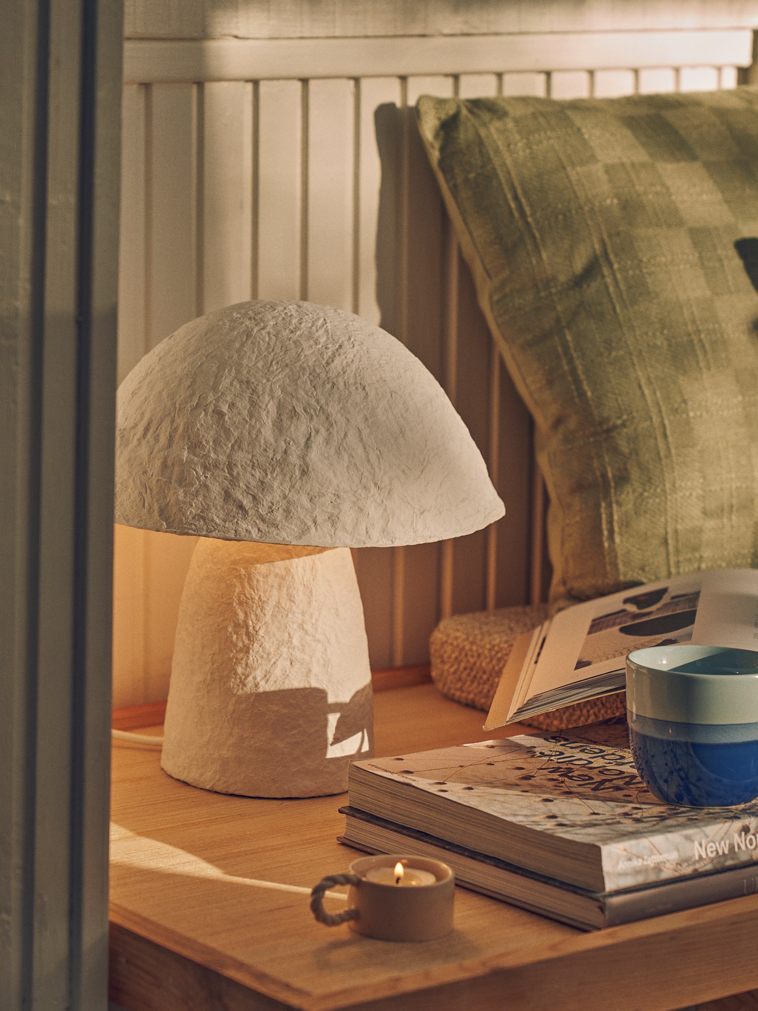 Table lamp