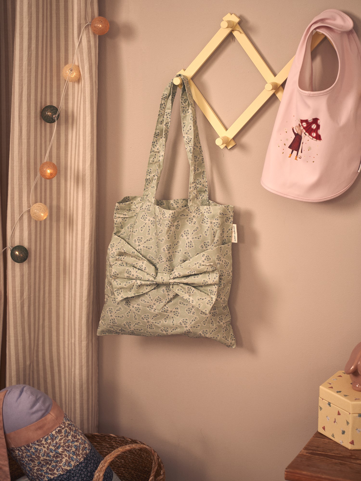 Tote bag