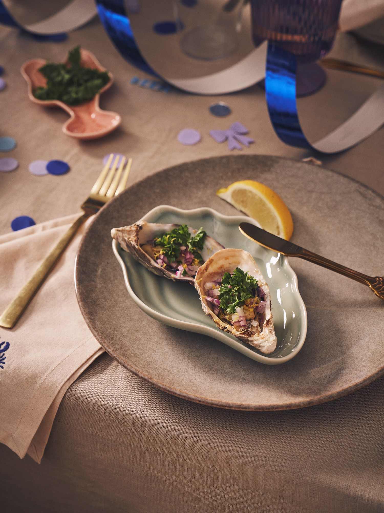 Oyster-shaped dish