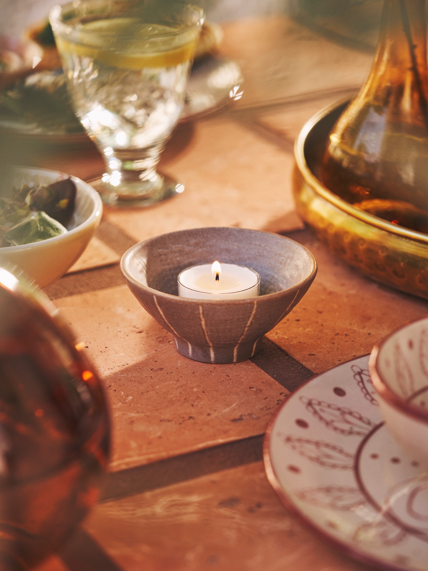 Tealight holder