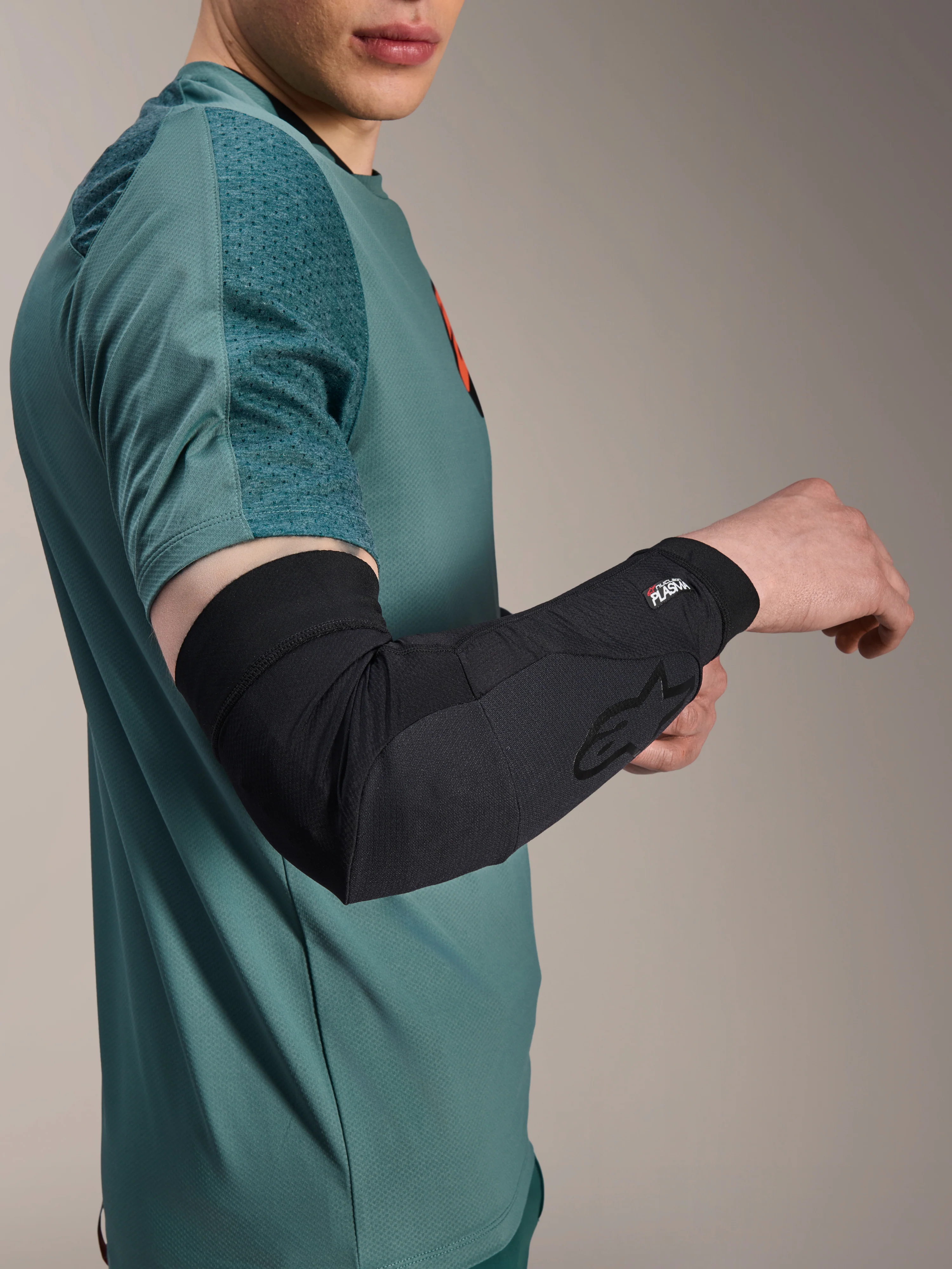 A-Motion Plasma Elbow Sleeve | Alpinestars
