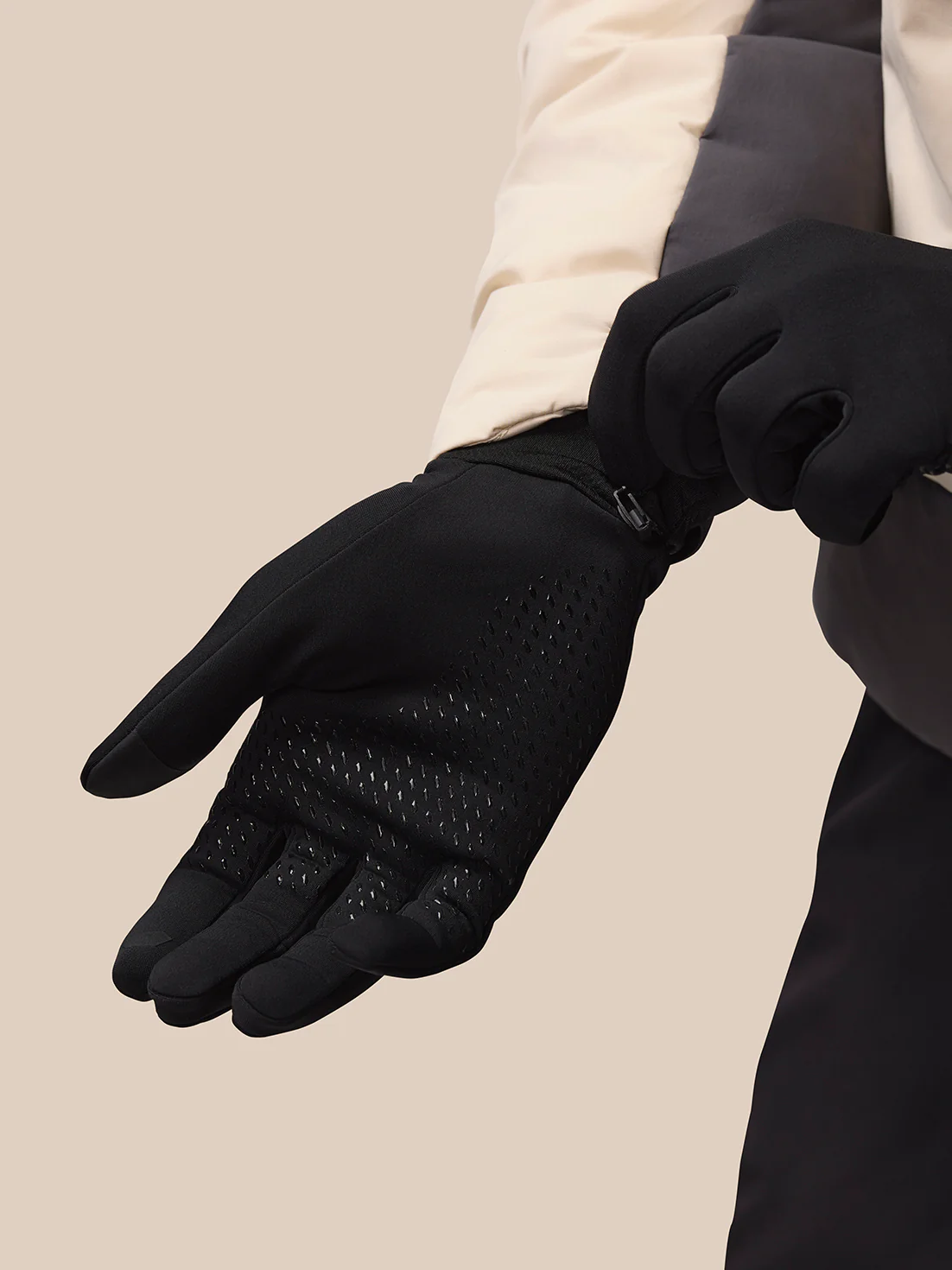 Pursuit Gloves - Black