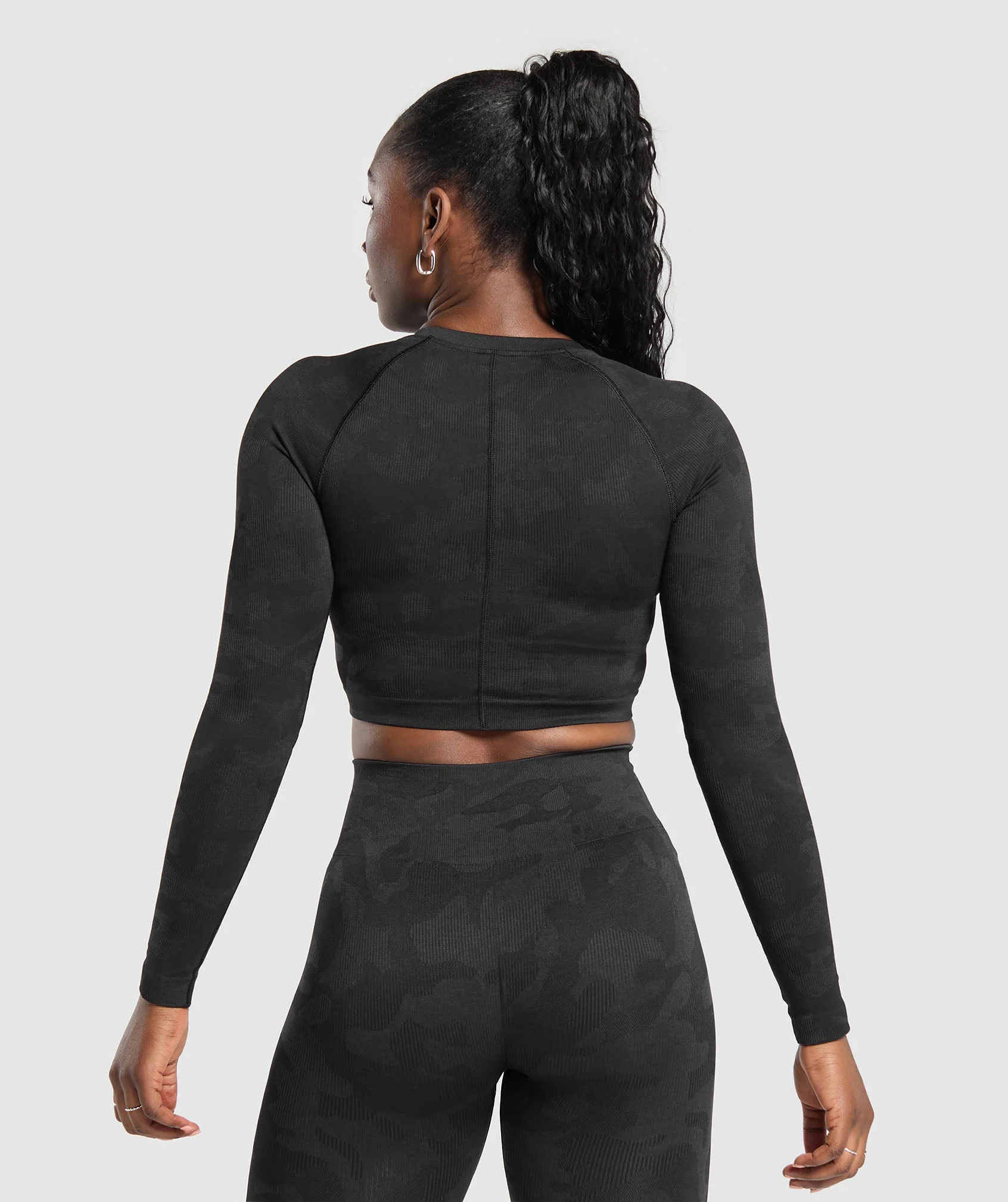 Gymshark Adapt Camo Long Sleeve Crop Top - Black/Asphalt Grey