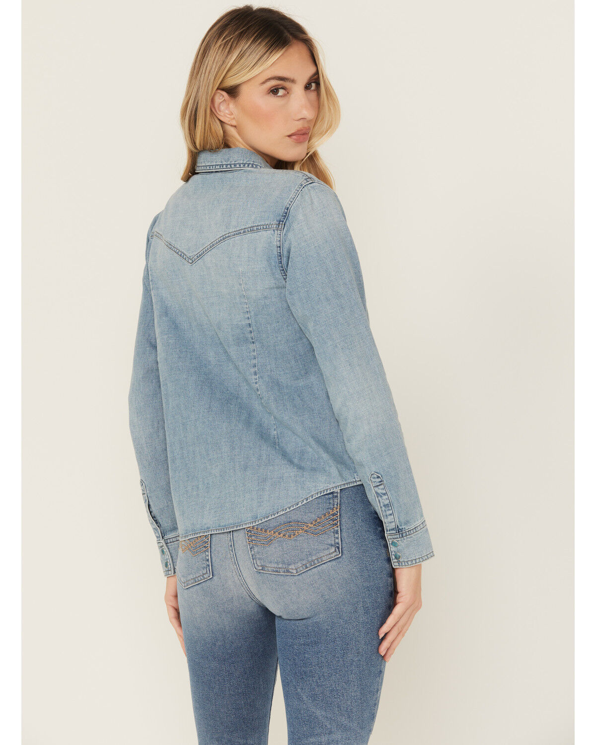 Idyllwind Women's Medium Wash Long Sleeve Snap Denim Shirt