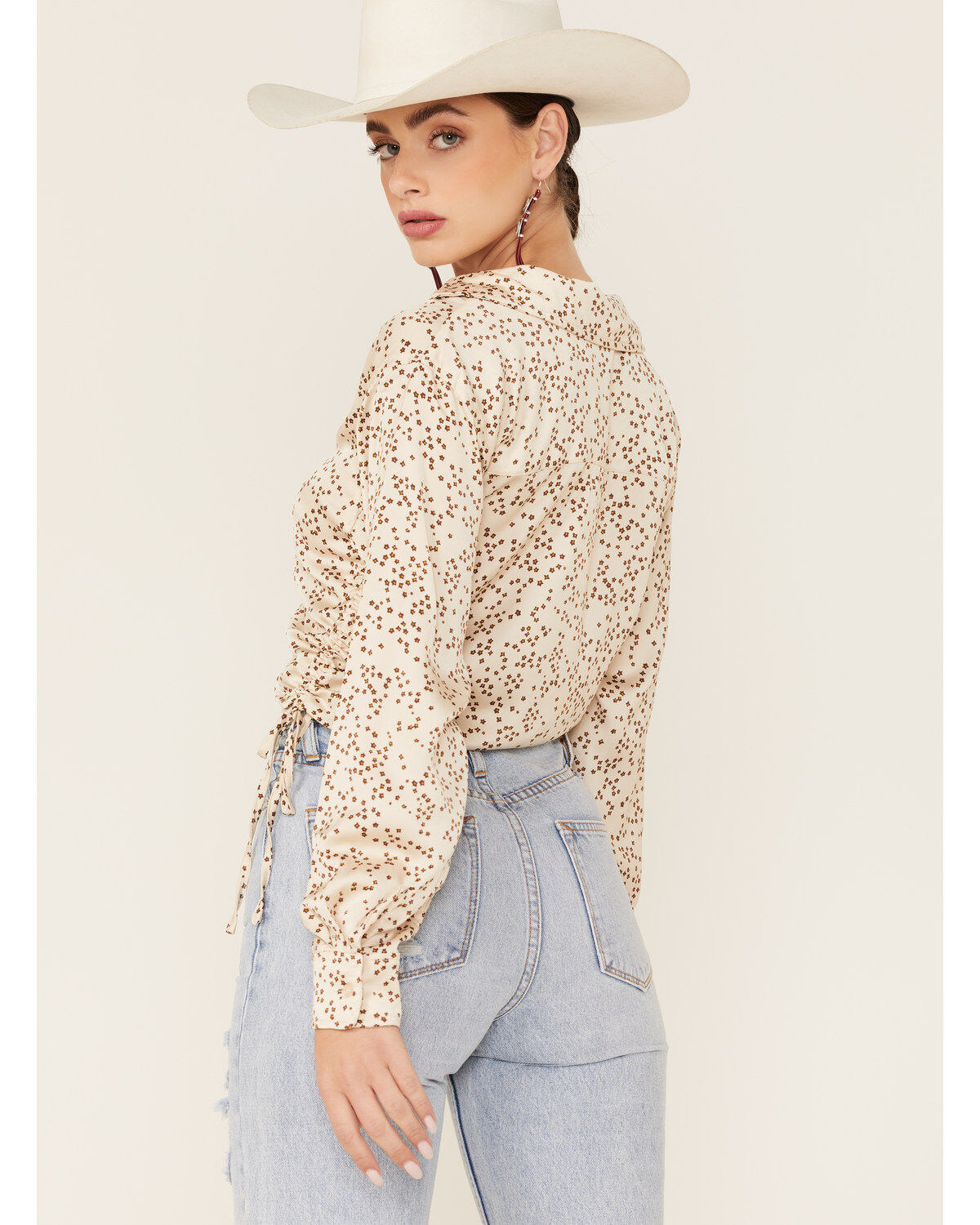 Lush Women's Taupe Star Print Cinch Front Long Sleeve Crop Top