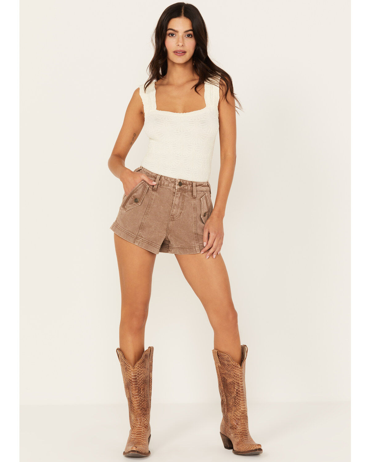 Cleo + Wolf Women's High Rise Stretch Shorts