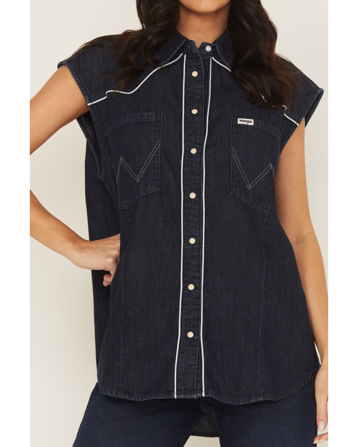 Wrangler Women's Modern Sleeveless Denim Western Shirt