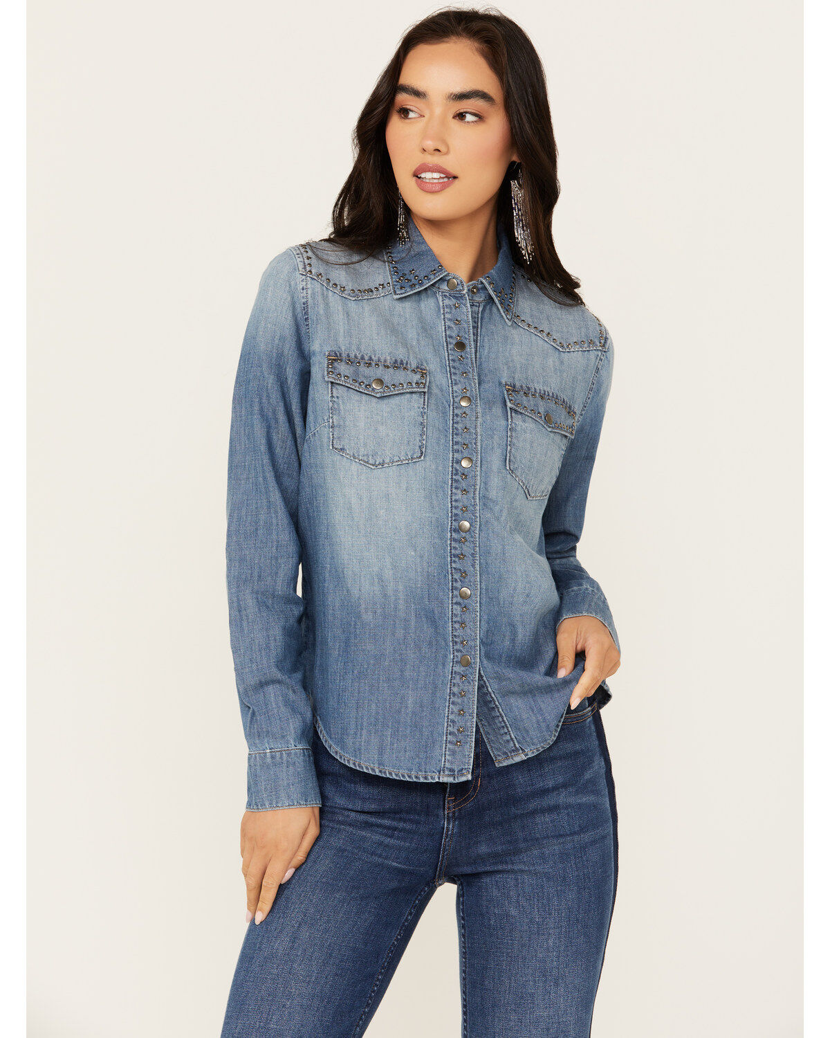 Idyllwind Women's Rigid Wayside Studded Chambray Long Sleeve Snap Western Shirt