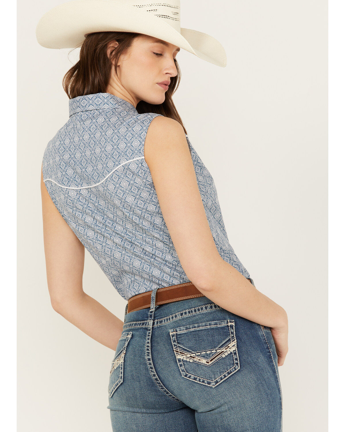 Ely Walker Women's Medallion Print Sleeveless Pearl Snap Western Shirt