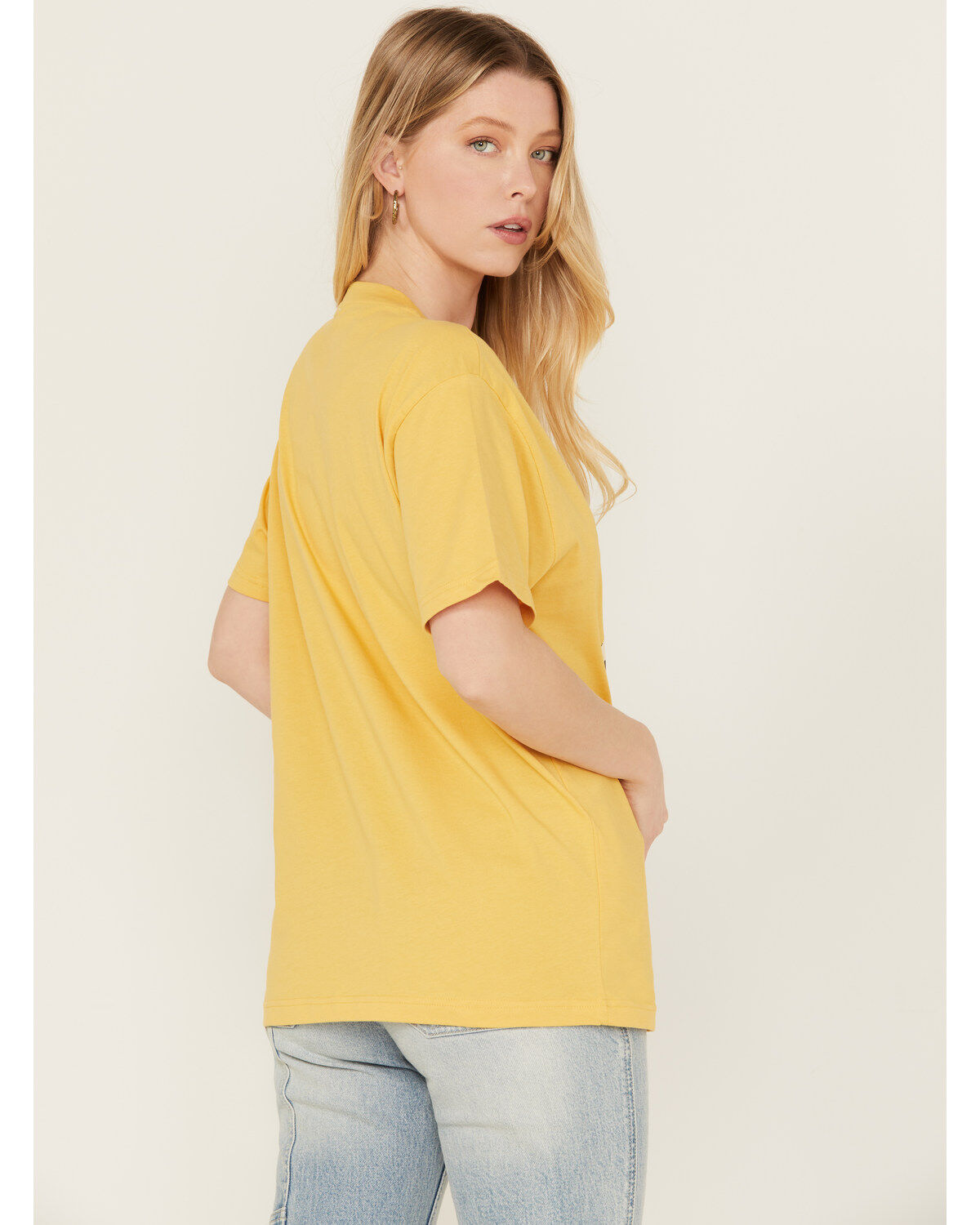 Ariat Women's Cow Short Sleeve Graphic Tee