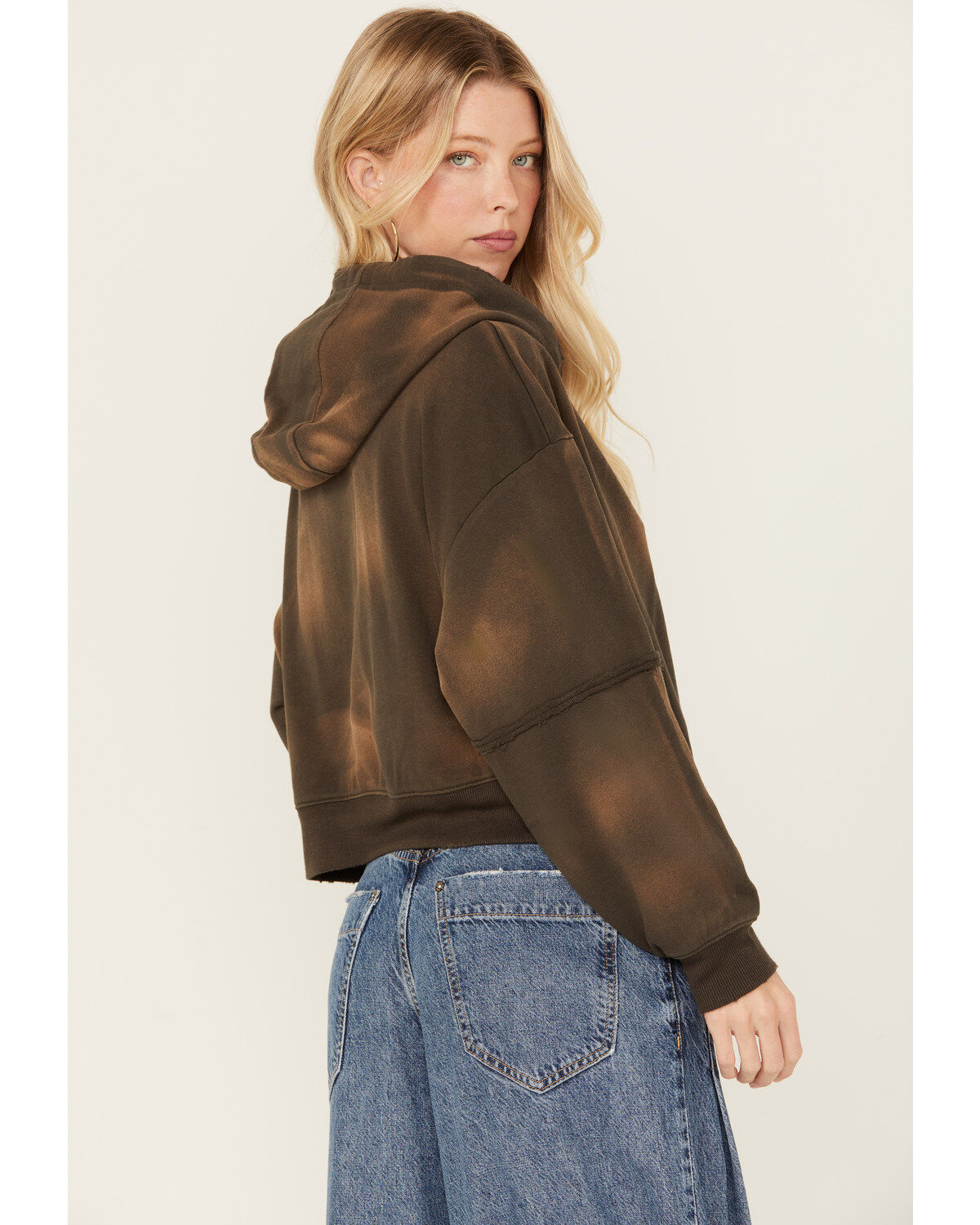 Cleo + Wolf Women's Bleached Deconstructed Whiskey Cropped Hoodie