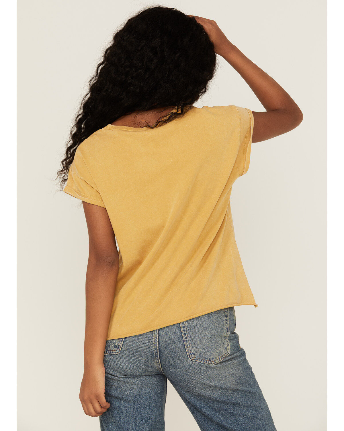 Cleo + Wolf Women's Stay Golden Rolled Sleeve Graphic Tee