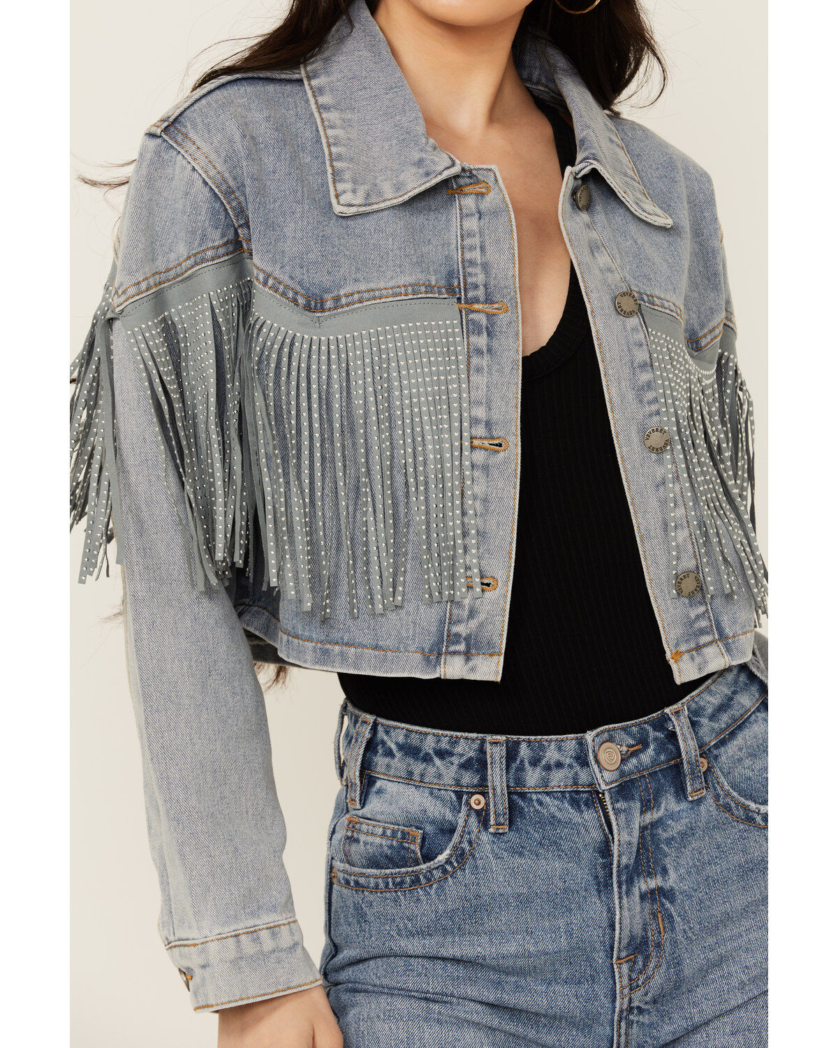 Veveret Women's Light Wash Studded Fringe Cropped Denim Jacket