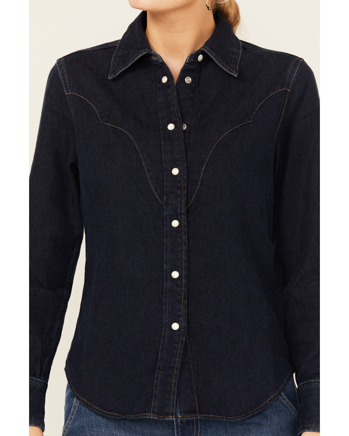 Wrangler Women's Dark Wash Slim Yoke Long Sleeve Pearl Snap Western Shirt