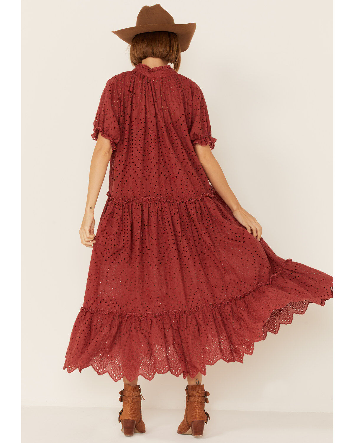 Saints & Hearts Women's Eyelet Lace Midi Dress