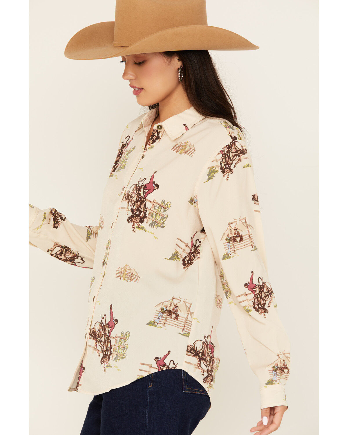 Ariat Women's Homestyle Conversational Print Long Sleeve Button-Down Western Shirt
