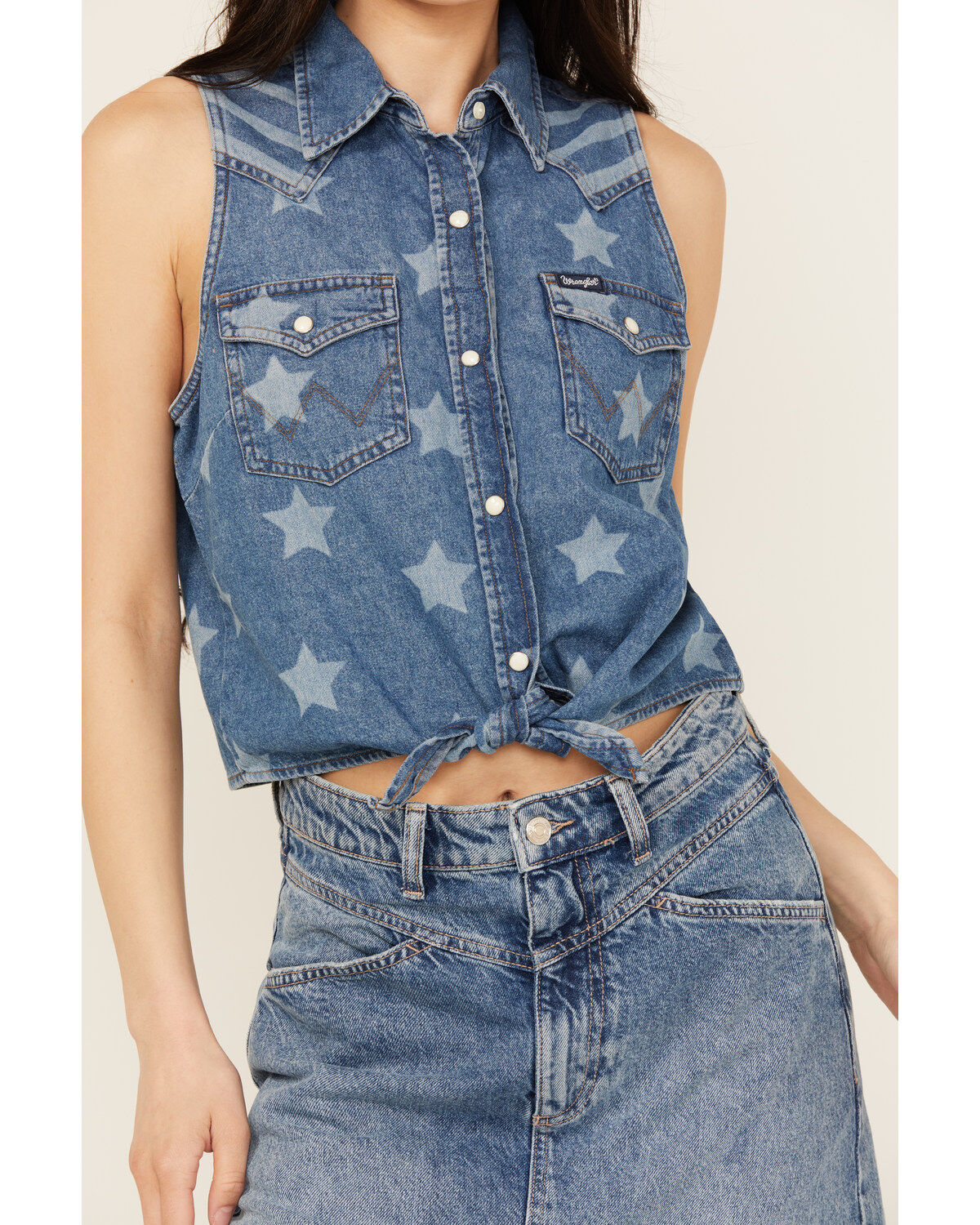 Wrangler Women's Americana Front Tie Sleeveless Snap Western Shirt