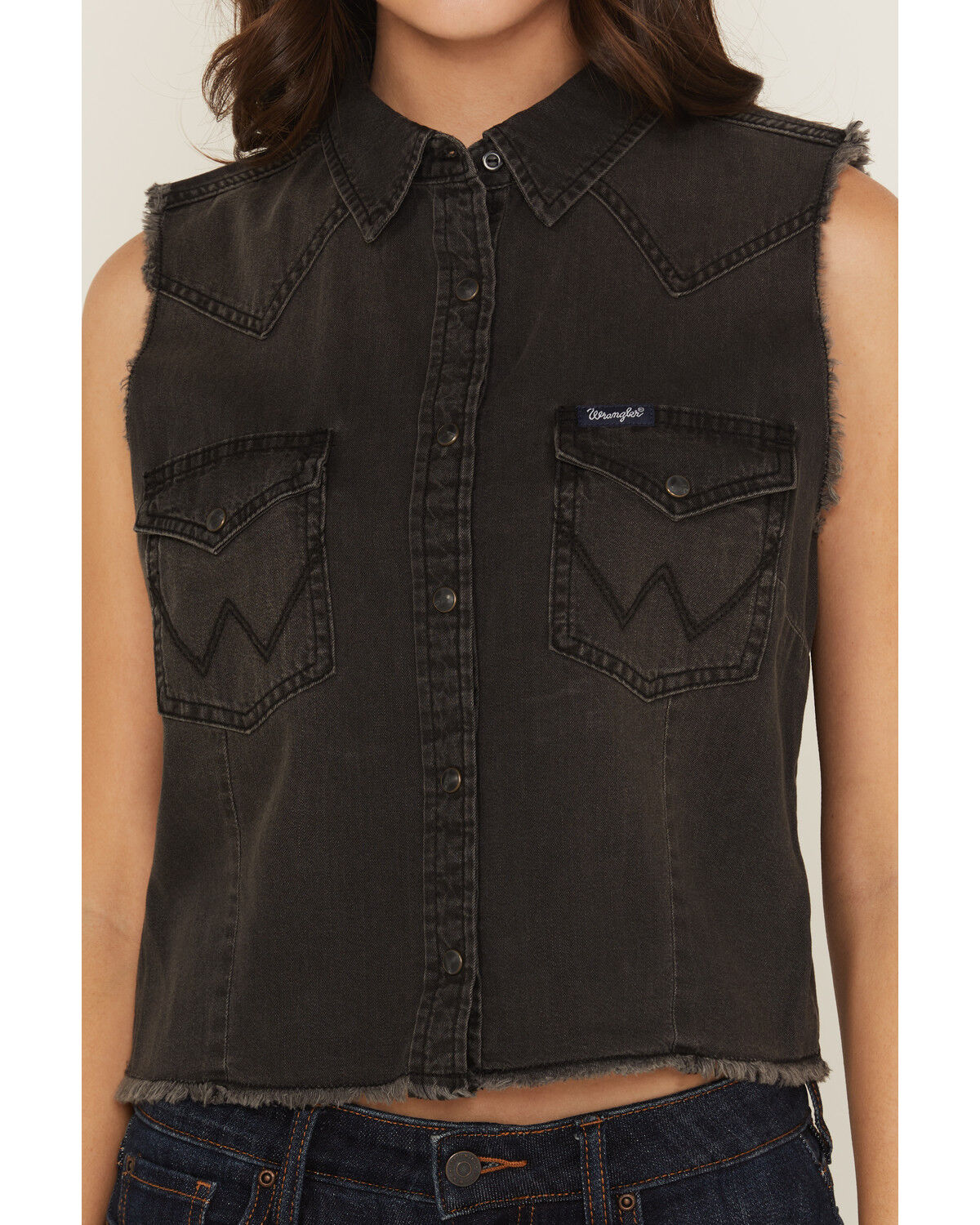 Wrangler Retro Women's Distressed Sleeveless Snap Cropped Western Shirt