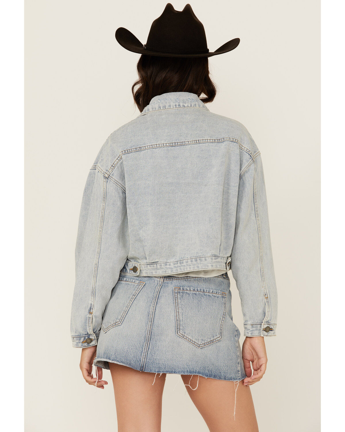 Veveret Women's Light Wash Cropped Denim Jacket