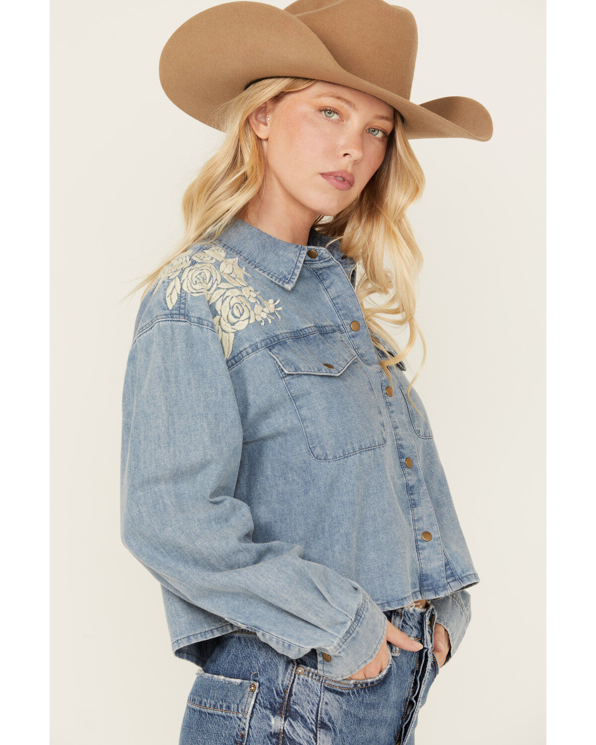 Cleo + Wolf Women's Medium Wash Cropped Denim Shirt