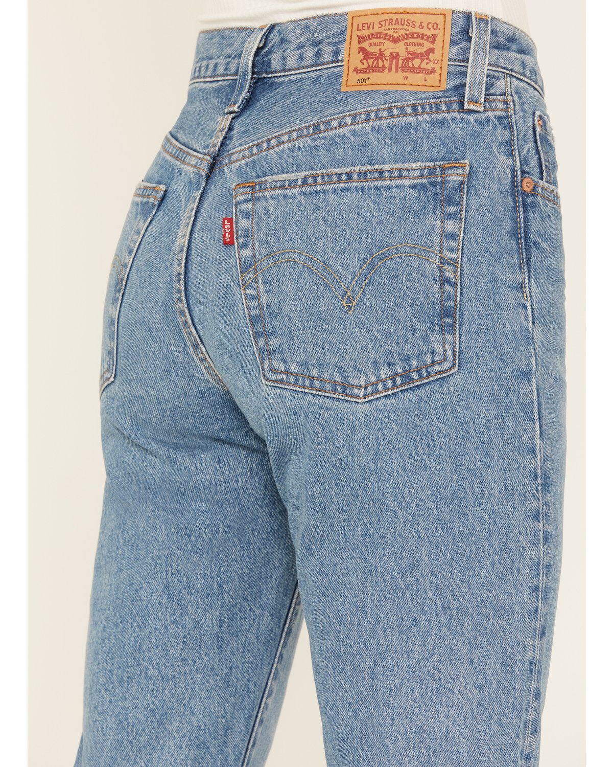 Levi's Women's Medium Wash High Rise Oxnard Athens Pushed 501 Cropped Jeans