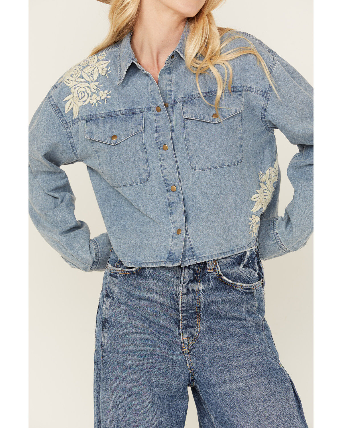 Cleo + Wolf Women's Medium Wash Cropped Denim Shirt