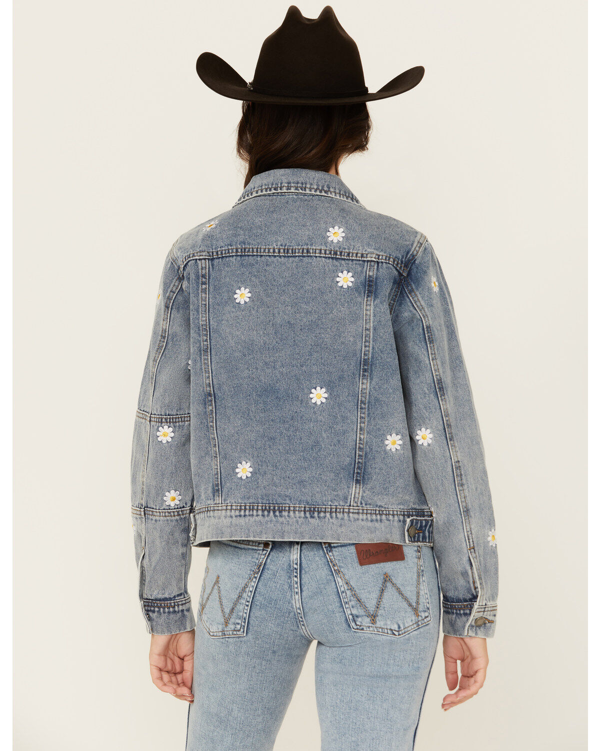 Veveret Women's Medium Wash Daisy Embroidered Denim Jacket