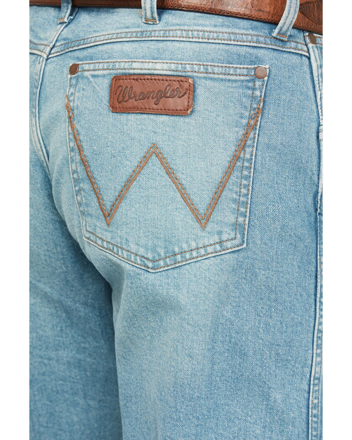 Wrangler Men's Retro Medium Washed Relaxed Fit Bootcut Stretch Denim Jeans