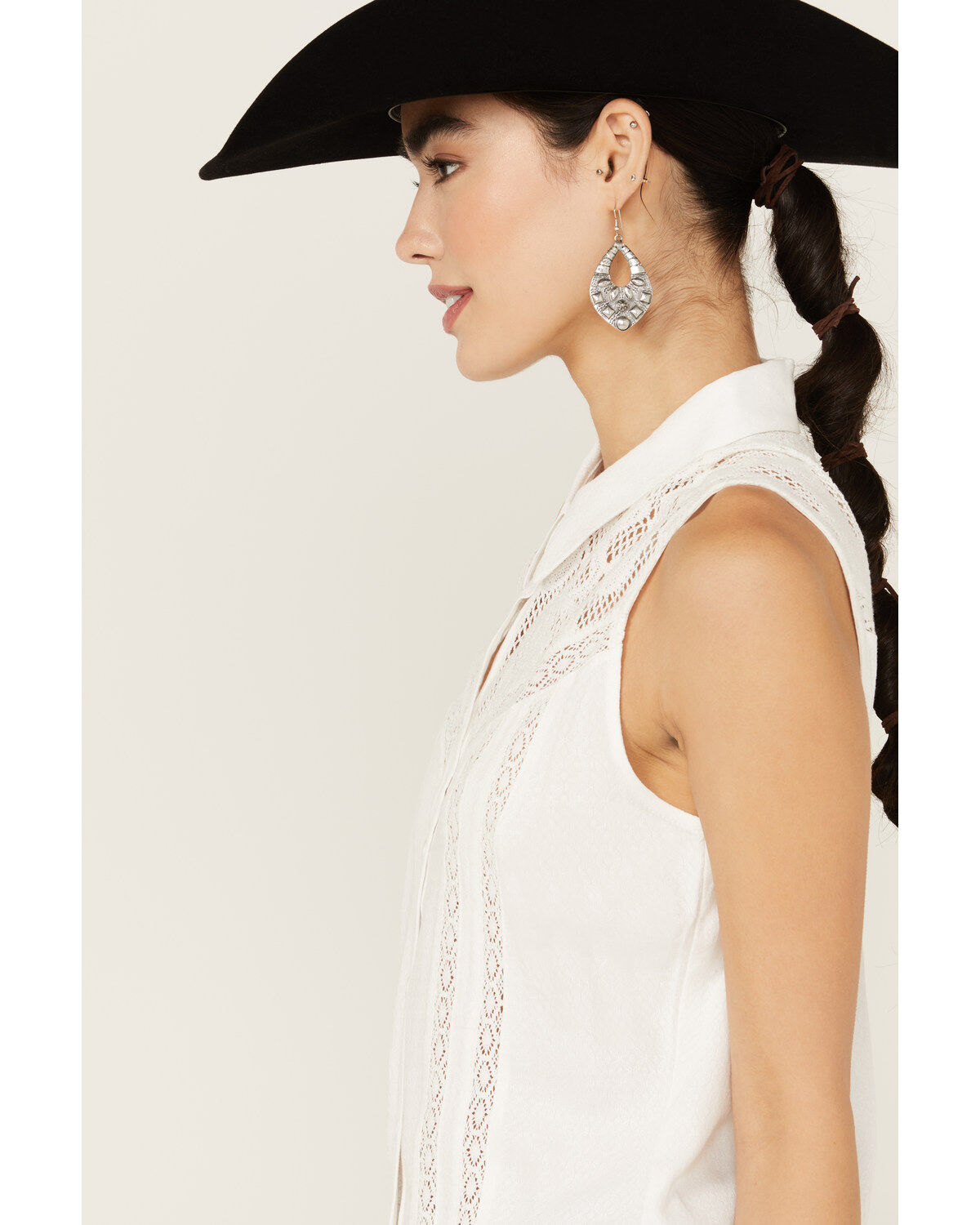 Idyllwind Women's Cobble Lace Yoke Sleeveless Button-Down Top