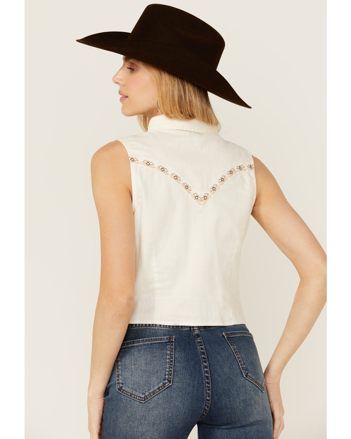 Wrangler Retro Women's Embroidered Sleeveless Snap Western Shirt