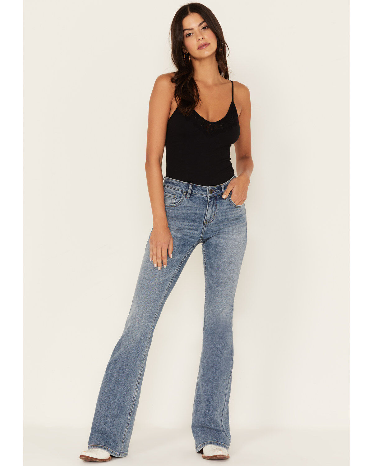 Idyllwind Women's Amalie Light Wash Rebel Mid Rise Bootcut Jeans