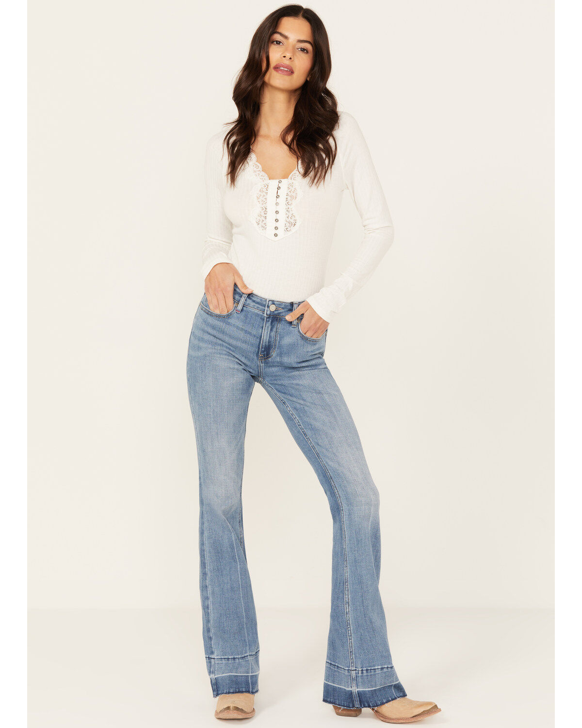 Idyllwind Women's Atwood Light Wash Rebel Mid Rise Stretch Bootcut Jeans