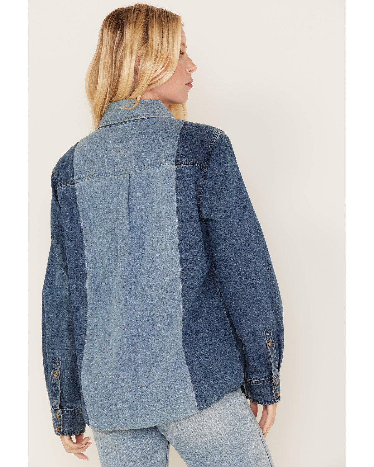 Cleo + Wolf Women's Montana Avenue Two Tone Long Sleeve Denim Snap Shirt