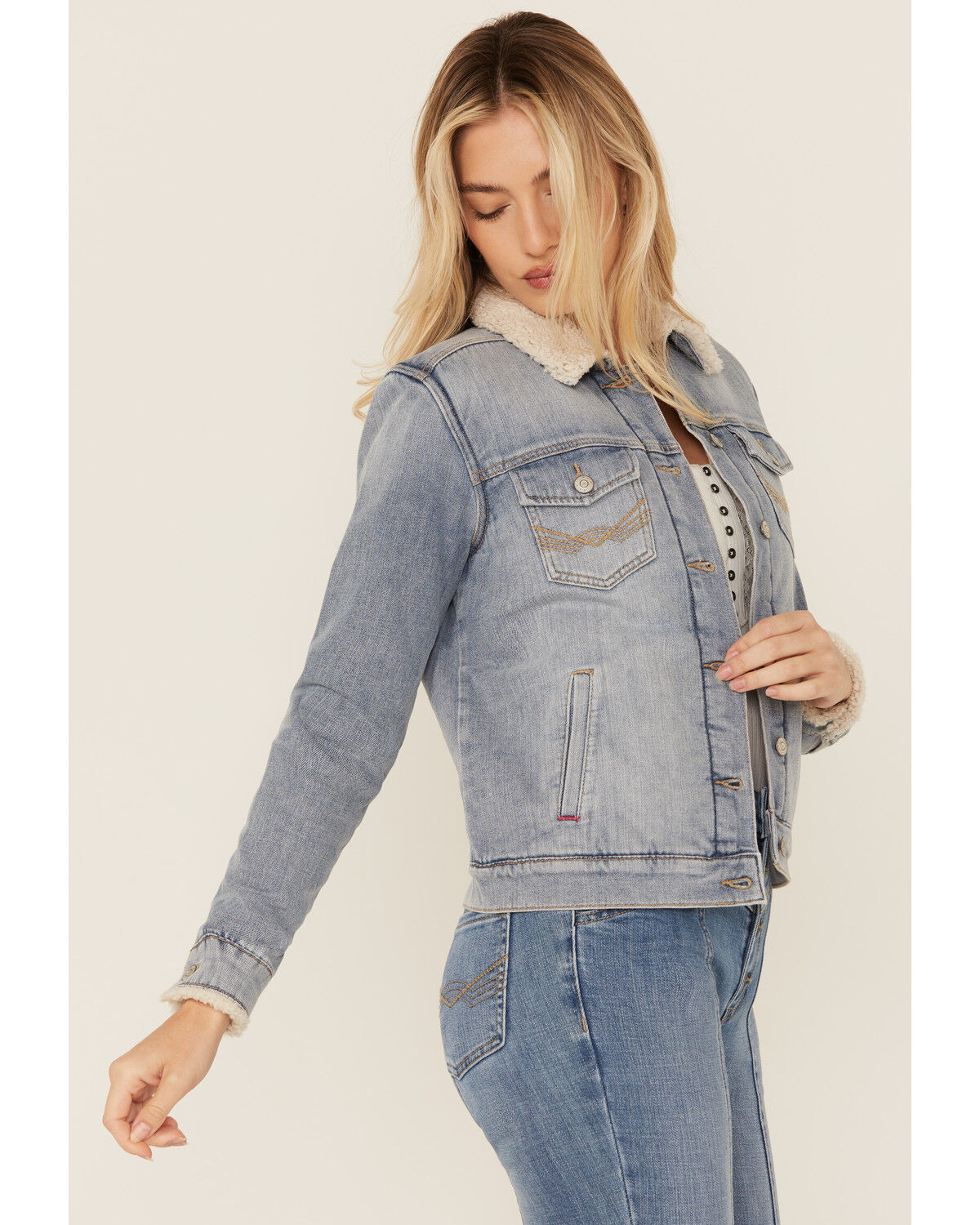 Idyllwind Women's Edgewood Sherpa Lined Denim Jacket