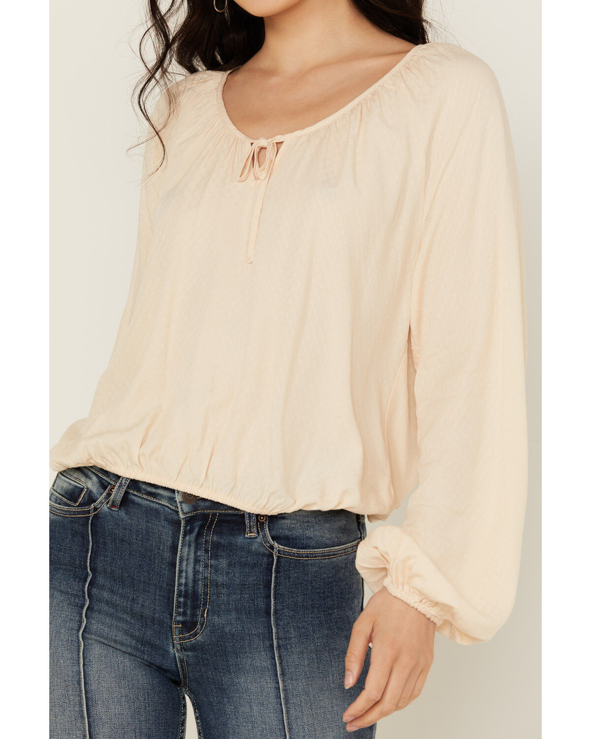 Cleo + Wolf Women's Christopher Solid Peasant Top