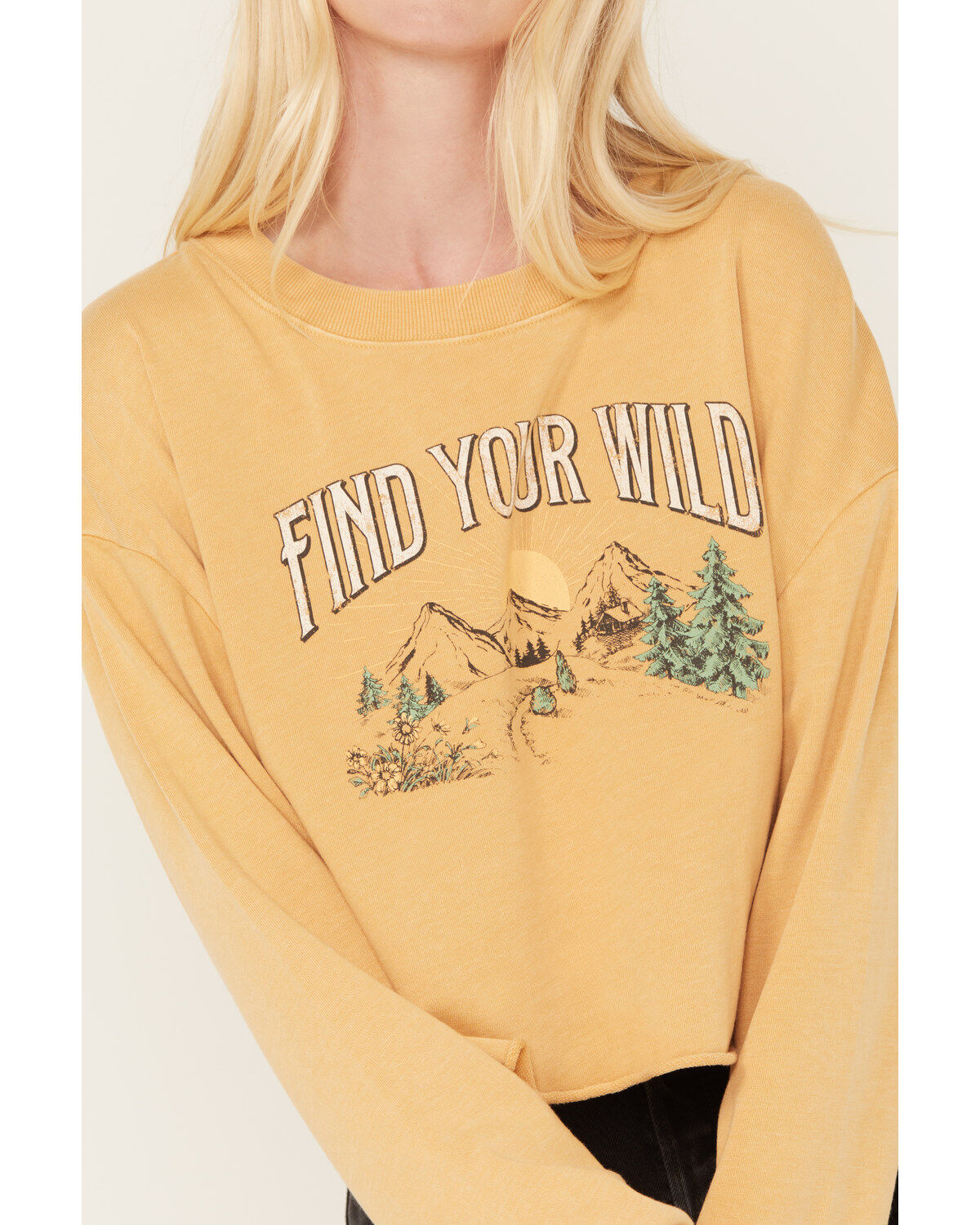 Cleo + Wolf Women's Find Your Wild Graphic Cropped Sweatshirt